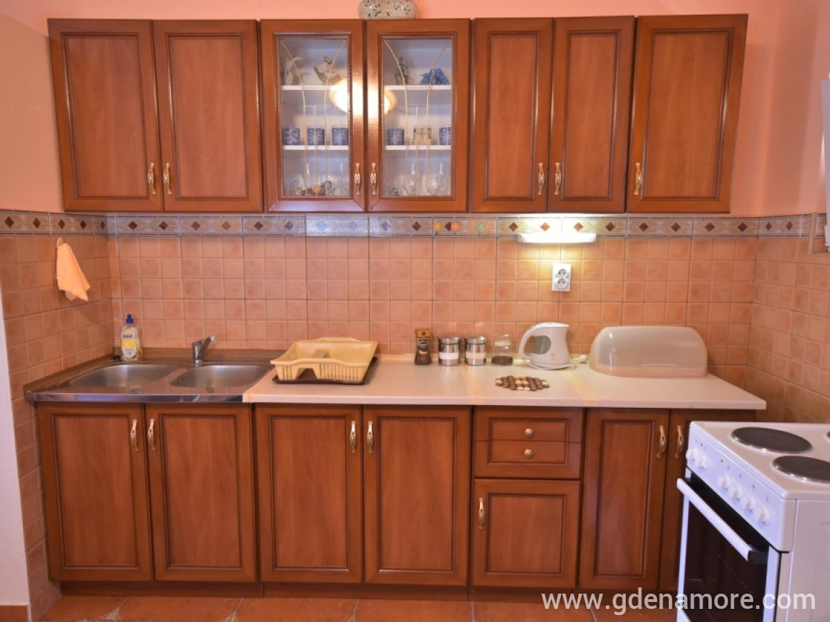 Apartmani Topla, privatni smeštaj u mestu Herceg Novi, Crna Gora - Kuhinja 