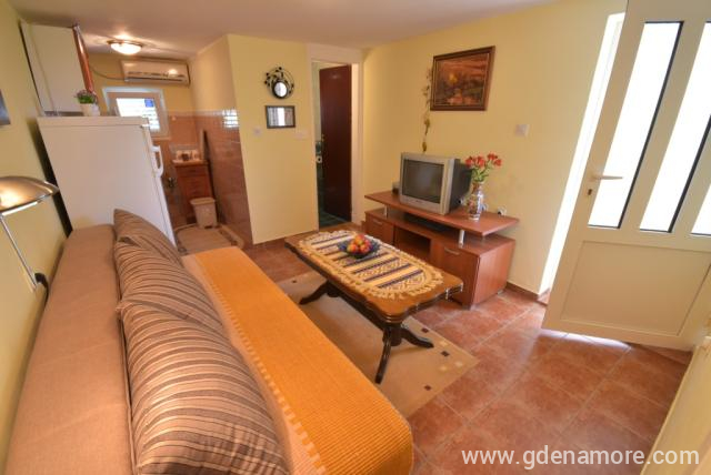 1/3 apartman u Apartmani Topla, privatni smeštaj u mestu Herceg Novi, Crna Gora
